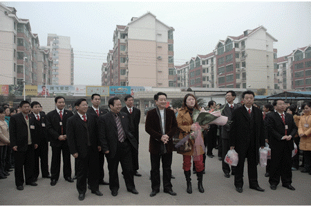 集团领导慰问公司员工