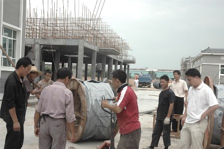 坚守一线 迎战高温