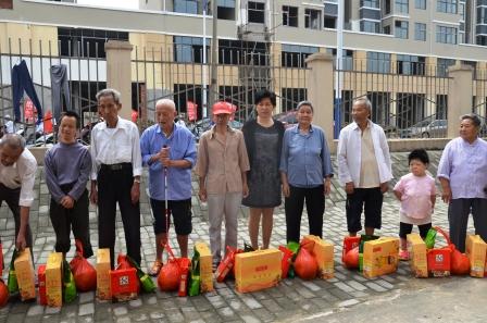 仁和集团2015中秋前夕走访福利院