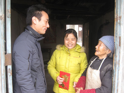 新年送温暖，真情暖人心