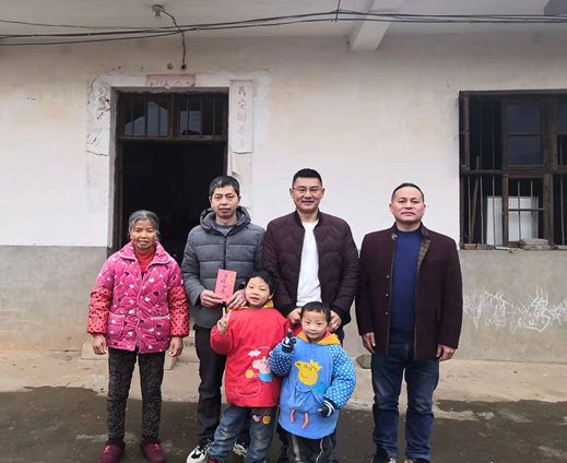 药用塑胶公司走访慰问困难员工