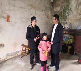 塑胶公司走访慰问困难员工  冬日送温暖