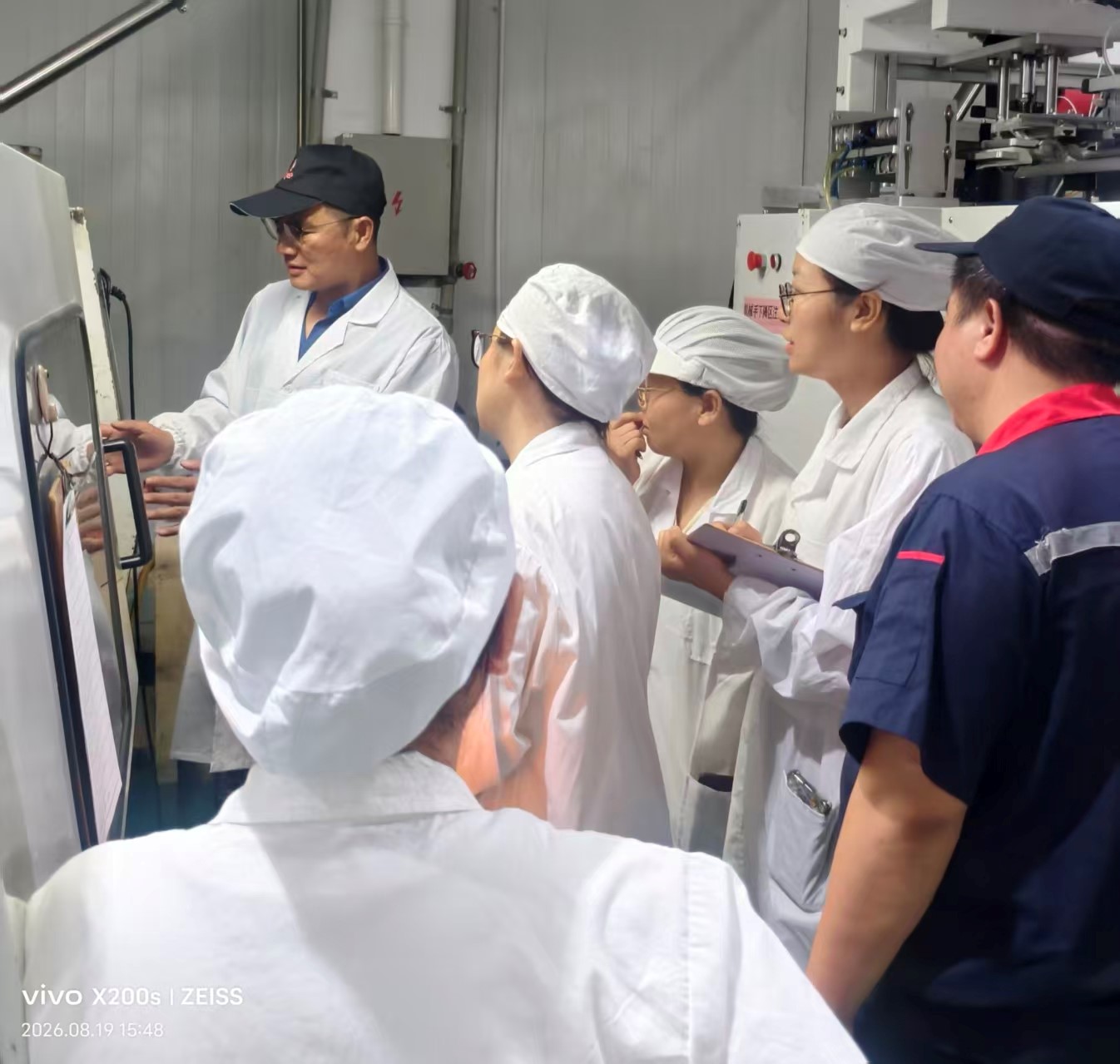 现场教学强根基 对标对表促规范 ——药用塑胶开展设备巡查技能培训